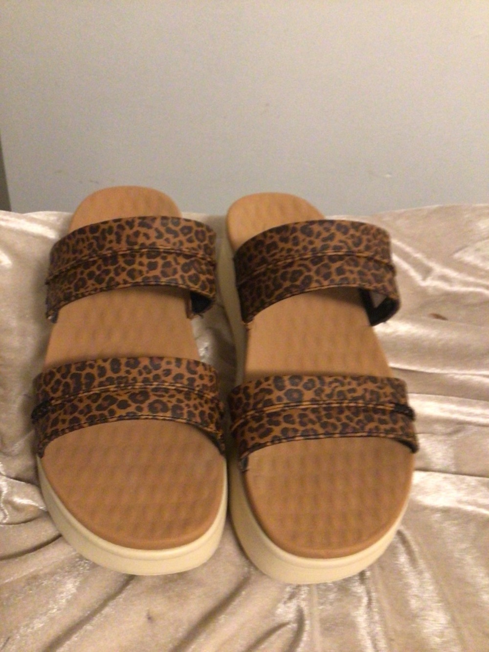 Hey Dude Eliana platform sandal leopard print  soft daily use SZ 10